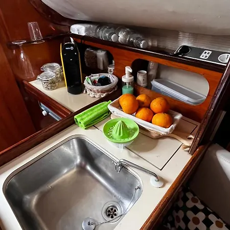 Ботель Waterlife *