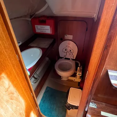 Waterlife ספינת מלון