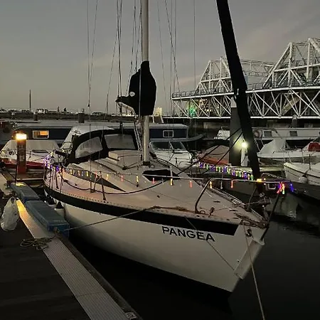 Waterlife Hotel en barco Lisboa